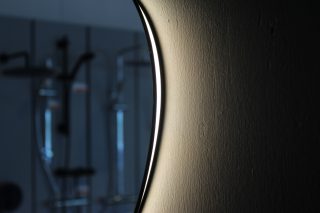 Badkamerspiegel Love Dimbaar LED met spiegelverwarming Druppel Ovaal - Close up 2
