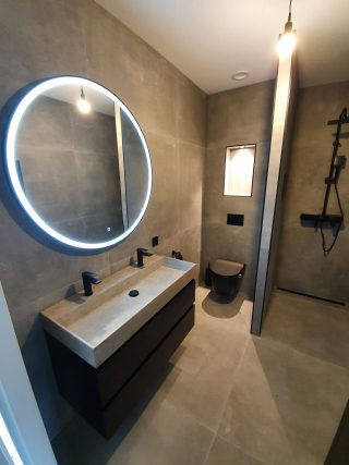 Badkamerspiegel rond 120 cm LED spiegelverwarming Hring vloertegel Betonlook Lux Grijs NAV36