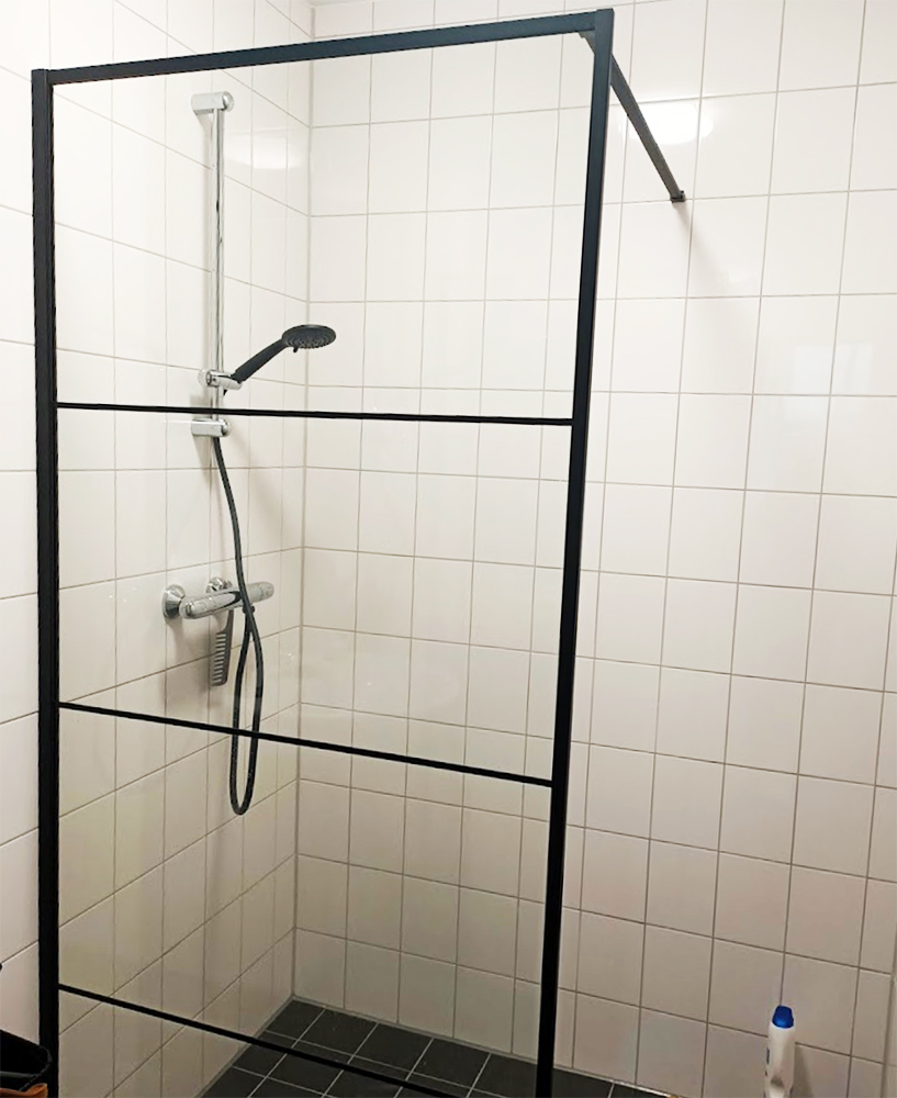 Inloopdouche 90×200 cm met mat zwart profiel buitenzijde en 8 mm helder glas Gluggi RBS070011 Inloopdouche 90×200 cm met mat zwart profiel buitenzijde en 8 mm helder glas Gluggi RBS070011_ook in meerdere maten verkrijgbaar