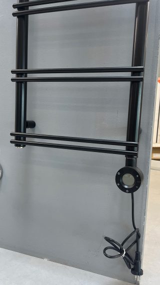 Instamat radiator Emma - showroommodel RBSanitair - detail