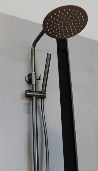 Opbouw Regendoucheset 20 cm met thermostaatkraan Gun metal Bolli - detail