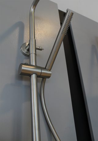 Opbouw Regendoucheset 20 cm met thermostaatkraan geborsteld RVS Bolli - handdouche detail