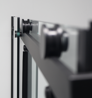 Douchecabine Mat Zwart schuifdeur op rails glas 8 mm leverbaar in 80 en 90 cm diep